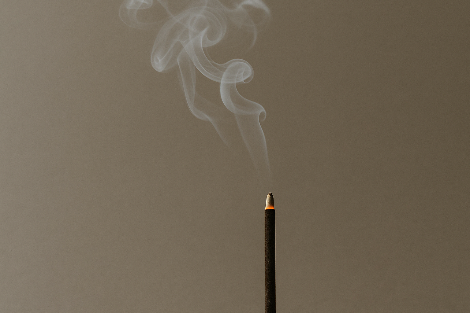 Co oznacza dym kadzidła? Symbolika i interpretacje